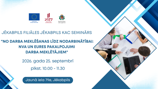 Semināra makets. Attēlā redzami četras personas pie darba galda.