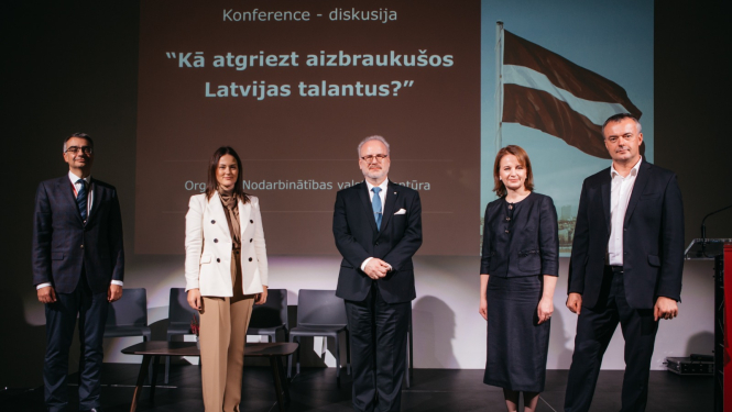 Kopīgais attēls, fotomirklis:  Daunis Auers, Kristīne Stašāne, Egils Levits, Evita Simsone, Pēteris Strautiņš