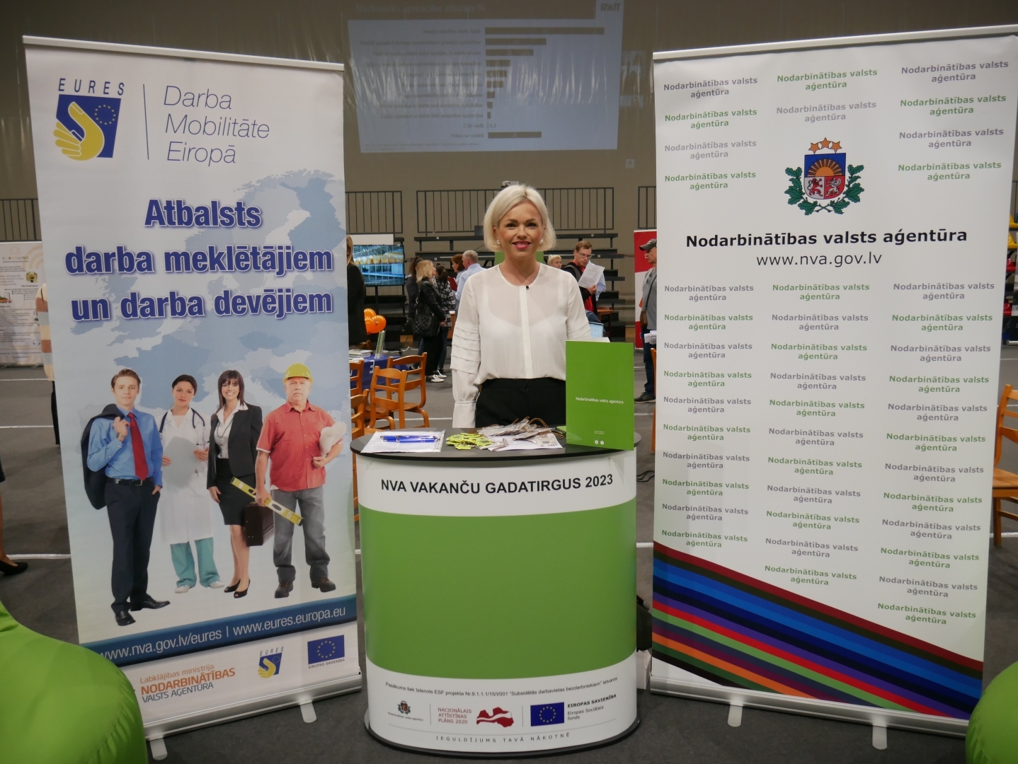 Daugavpils Olimpiskā centra Lielajā zālē darba meklētāji satikās ar darba devējiem