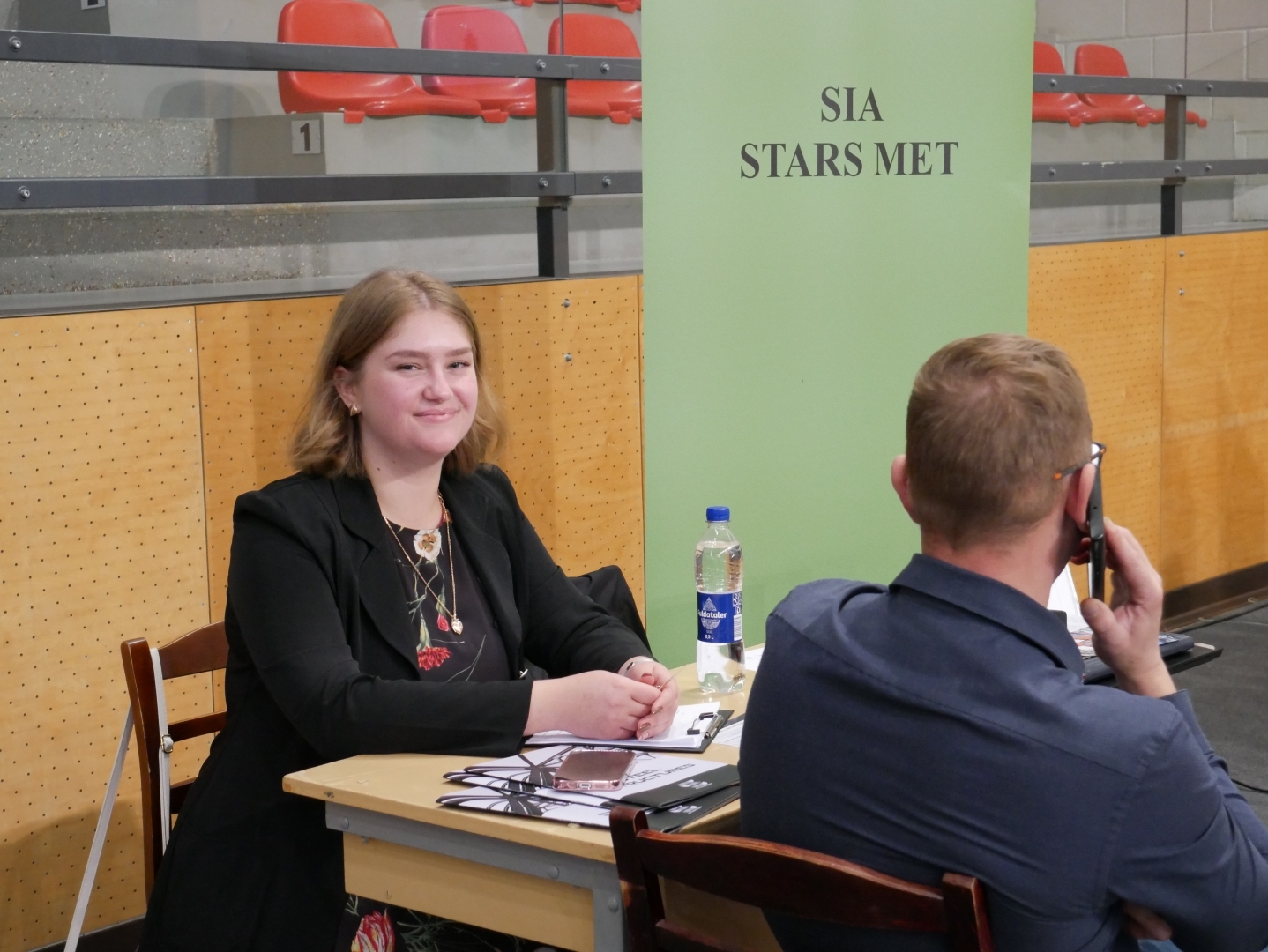 Daugavpils Olimpiskā centra Lielajā zālē darba meklētāji satikās ar darba devējiem