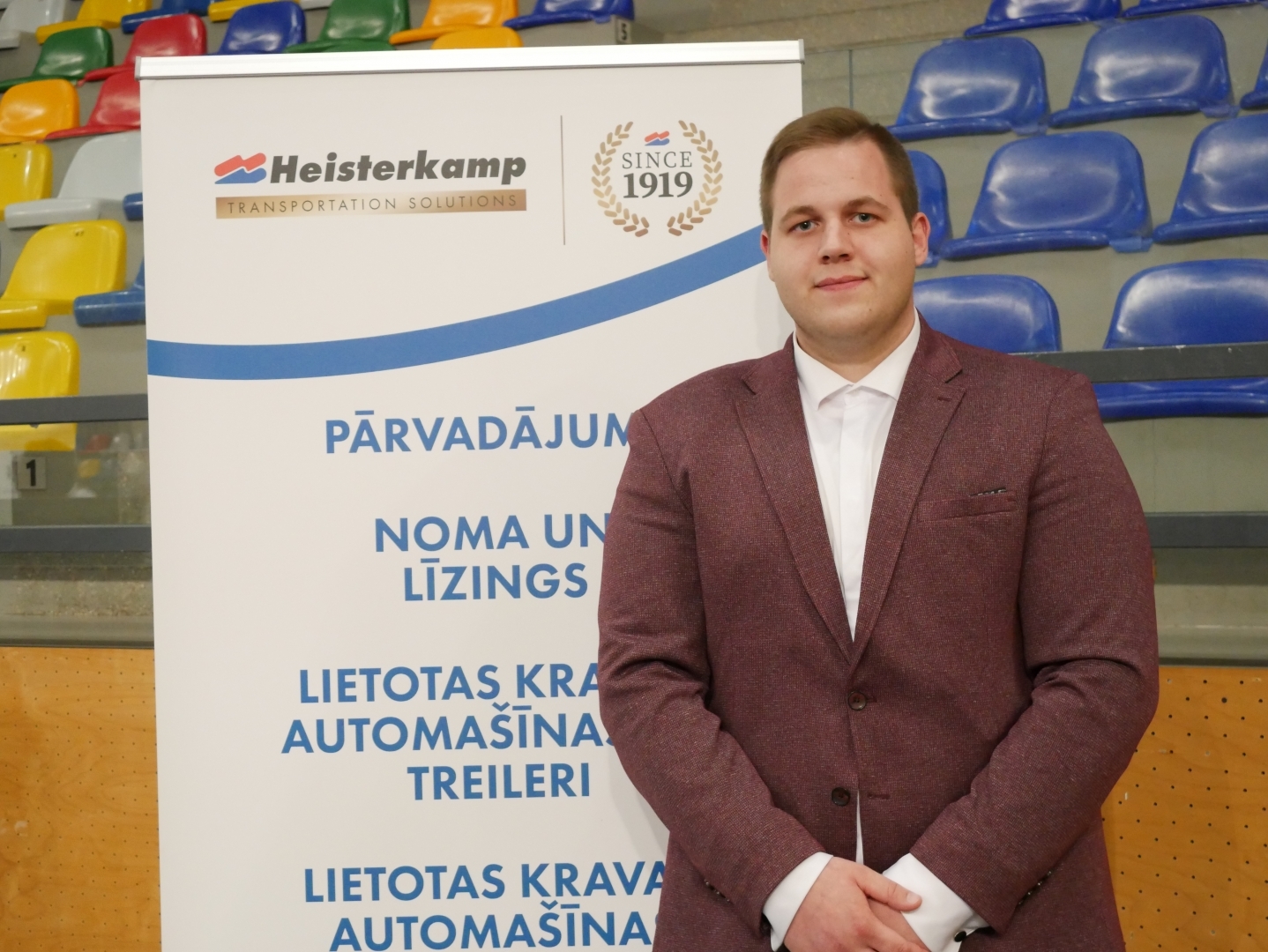 Daugavpils Olimpiskā centra Lielajā zālē darba meklētāji satikās ar darba devējiem