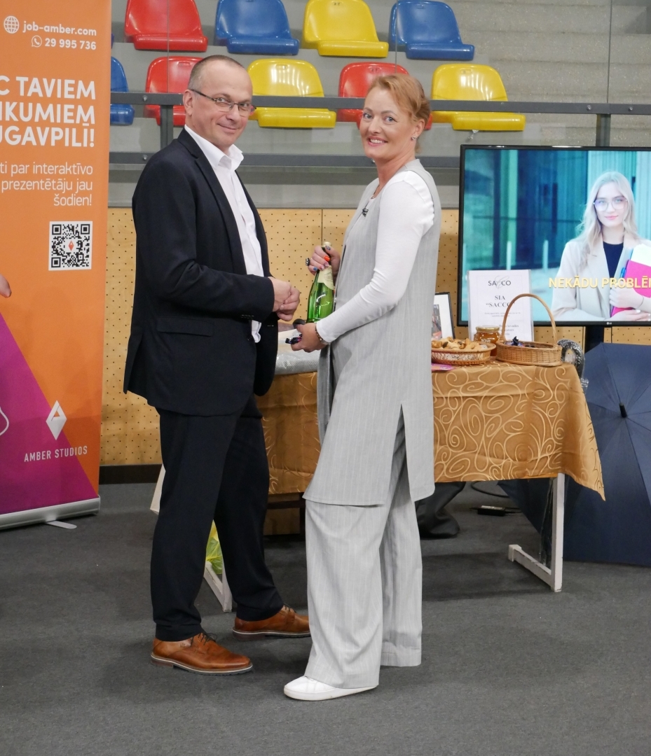 Daugavpils Olimpiskā centra Lielajā zālē darba meklētāji satikās ar darba devējiem