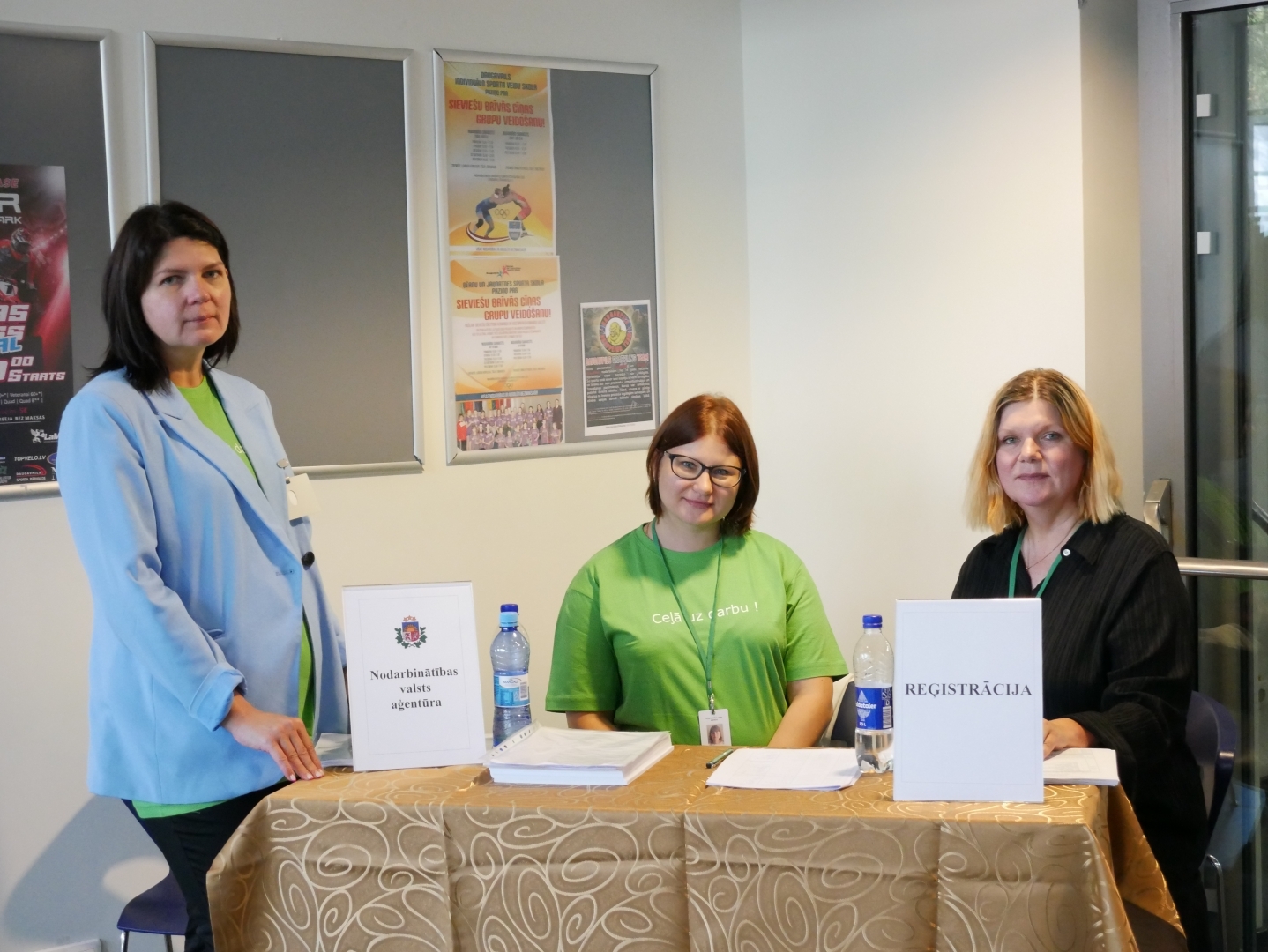 Daugavpils Olimpiskā centra Lielajā zālē darba meklētāji satikās ar darba devējiem
