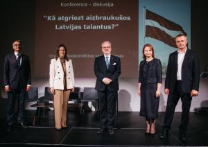 Kopīgais attēls, fotomirklis:  Daunis Auers, Kristīne Stašāne, Egils Levits, Evita Simsone, Pēteris Strautiņš