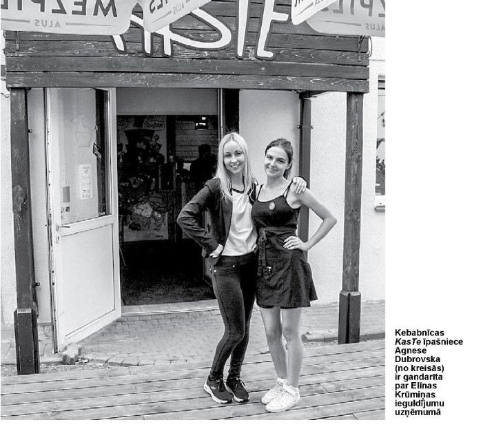 Foto: Kebabnīcas KasTe īpašniece Agnese Dubrovska (no kreisās) ir gandarīta par Elīnas Krūmiņas ieguldījumu uzņēmumā)