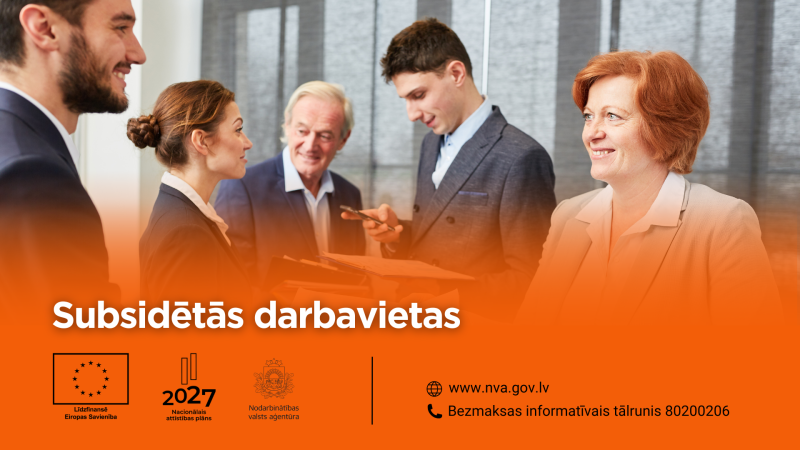 Teksts: Subsidētās darbavietas. Attēls: cilvēku grupa darba vietā, vīrietis un sieviete priekšplānā sasveicinās, fonā trīs cilvēki sarunājās savā starpā