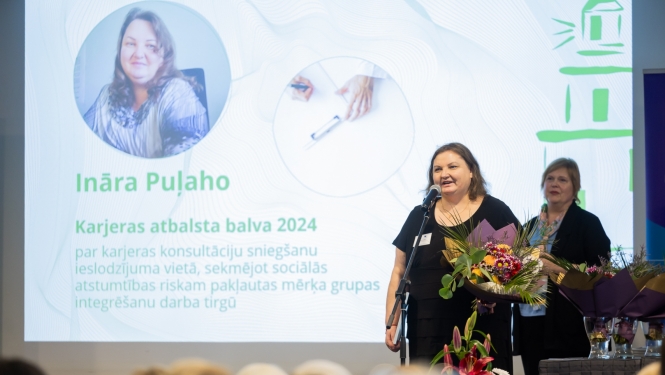 NVA karjeras konsultantei Inārai Puļaho pasniegts Karjeras atbalsta balvas Atzinības raksts