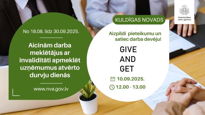 Plakāts. Atvērto durvju dienas uzņēmumos personām ar invaliditāti (18.08.–30.09.2025). Kuldīgas novads: tikšanās ar darba devēju — Biedrība “Give and Get” 10.09.2025 plkst. 12.00–13.00. Aicinājums aizpildīt pieteikumu. Fonā cilvēki pie galda, uz kura novietoti dokumenti un CV. Redzams NVA logotips; norādīta vietne www.nva.gov.lv