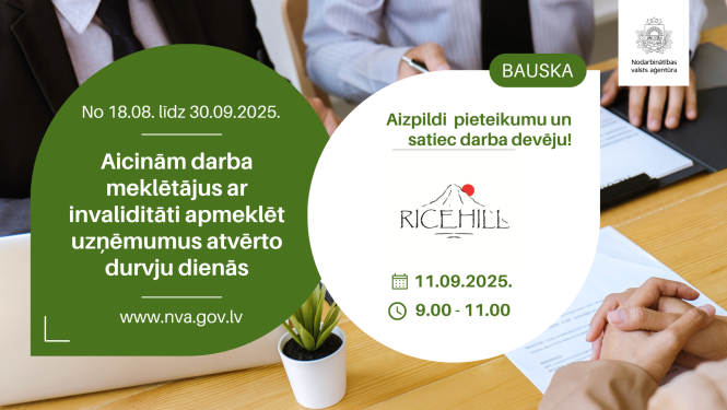 Plakāts. Atvērto durvju dienas uzņēmumos personām ar invaliditāti (18.08.–30.09.2025). Bauska: tikšanās ar darba devēju — SIA "INVEST 2020"  11.09.2025 plkst. 9.00–11.00. Aicinājums aizpildīt pieteikumu. Fonā cilvēki pie galda, uz kura novietoti dokumenti un CV. Redzami NVA un SIA "INVEST 2020" “RICEHILL” logotipi; norādīta vietne www.nva.gov.lv