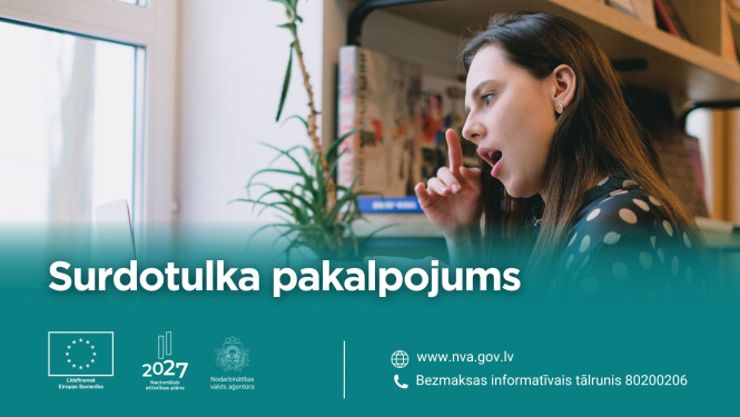 Sieviete sazinās zīmju valodā