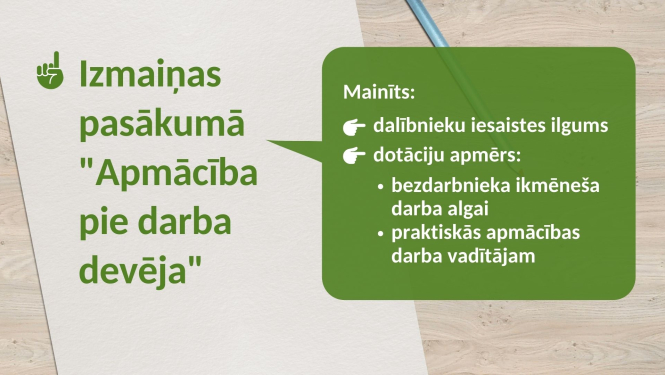 Teksts, fons: zīmulis un papīrs uz galda