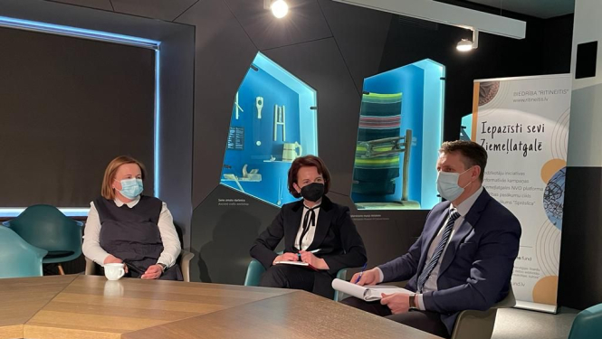 NVA direktore Evita Simsone un Nodarbinātības valsts aģentūras Balvu filiāles vadītāja Sandra Kindzule  tiekas ar Balvu novada uzņēmējiem un biedrību pārstāvjiem