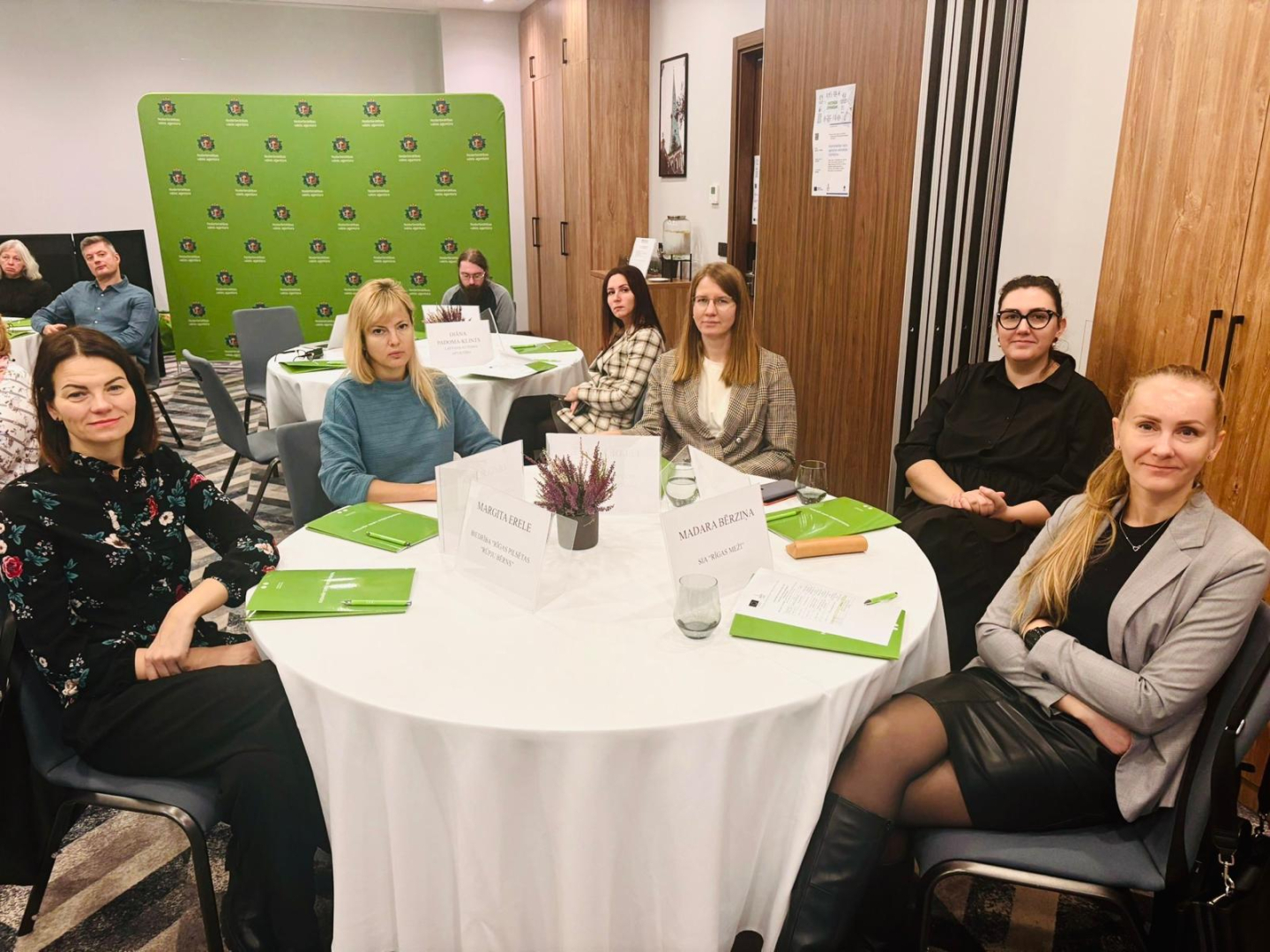 Grupas kopbilde no NVA un NVO domnīcas