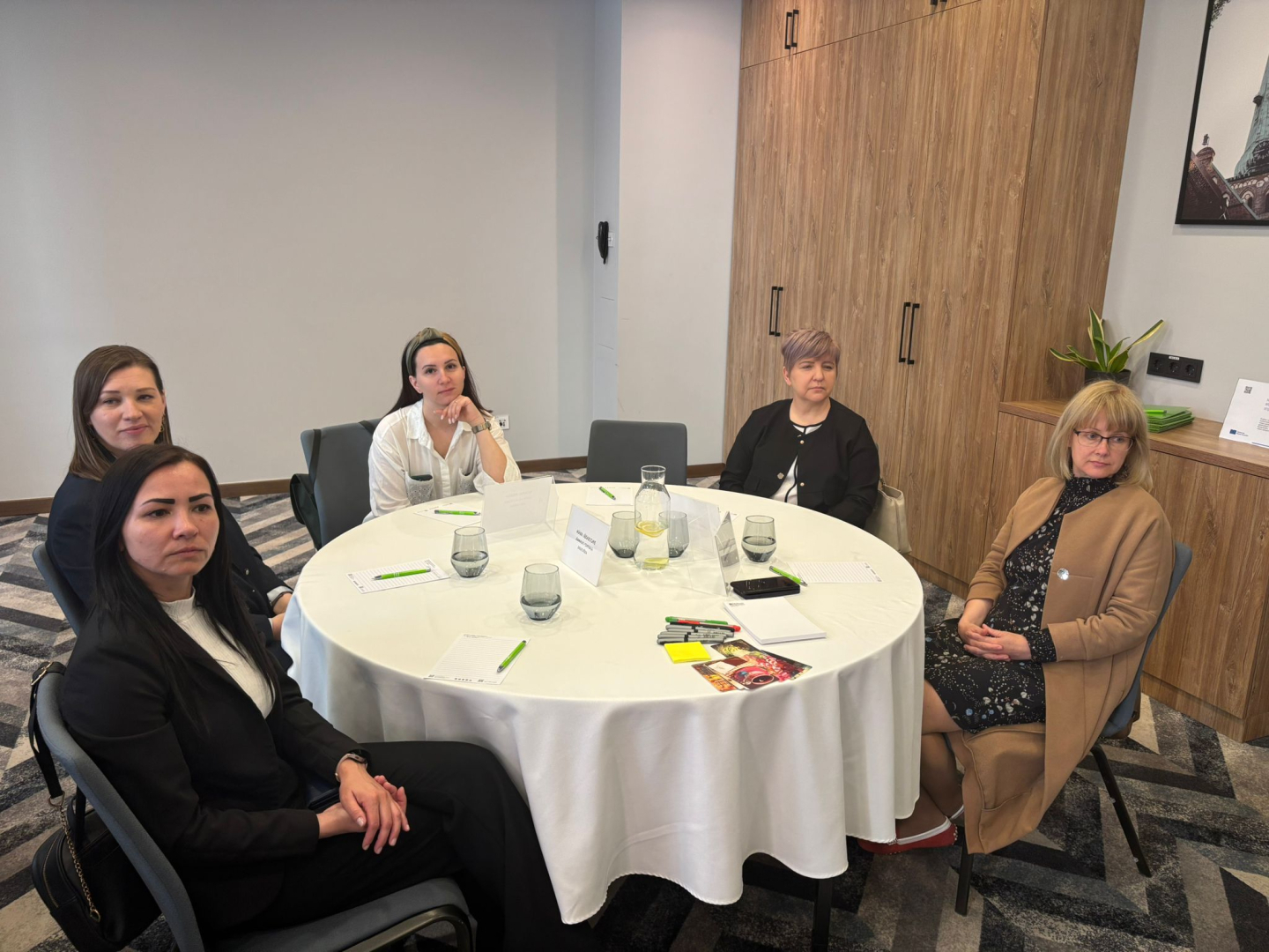 Grupas kopbilde no NVA un NVO domnīcas