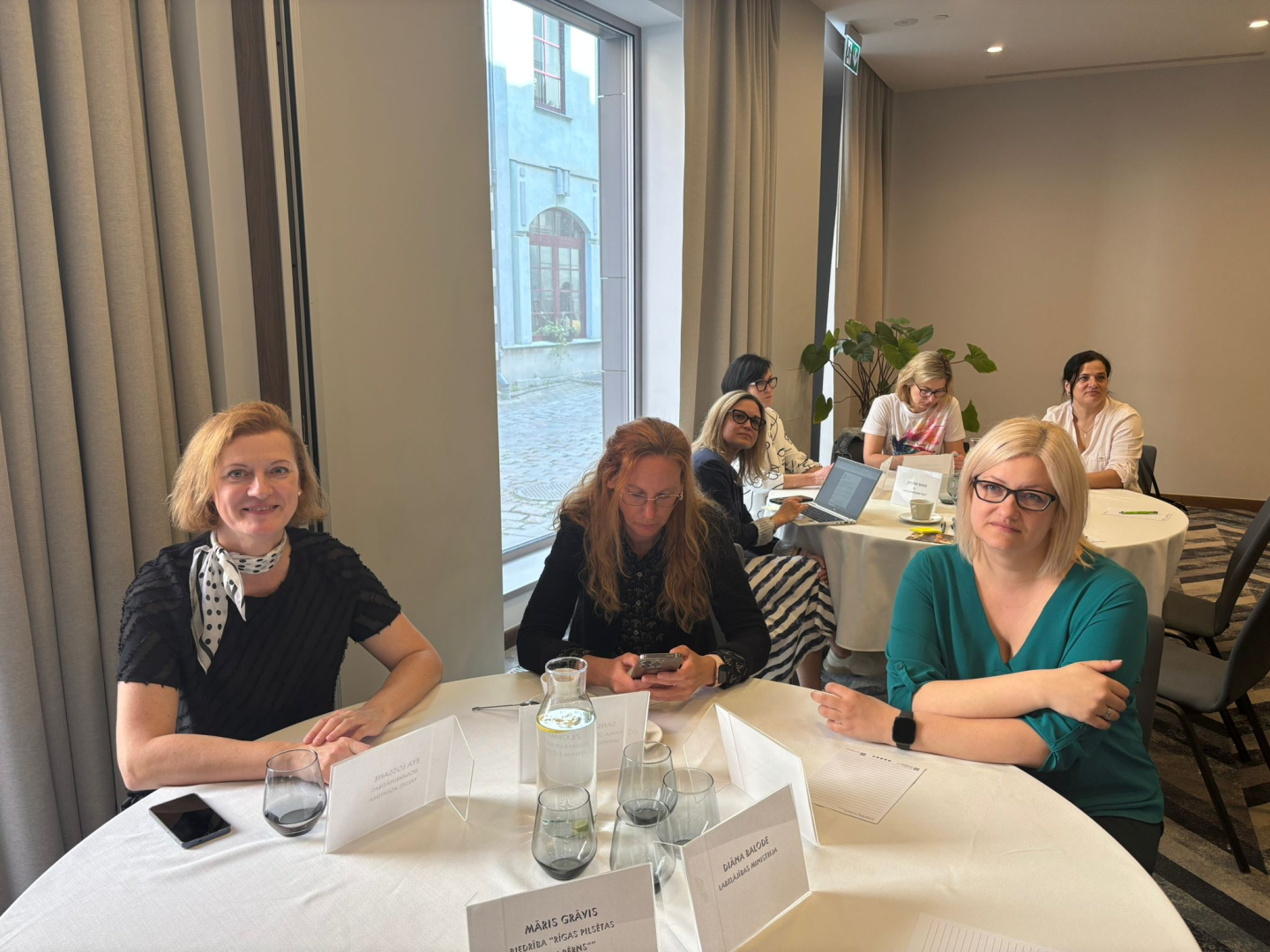 Grupas kopbilde no NVA un NVO domnīcas