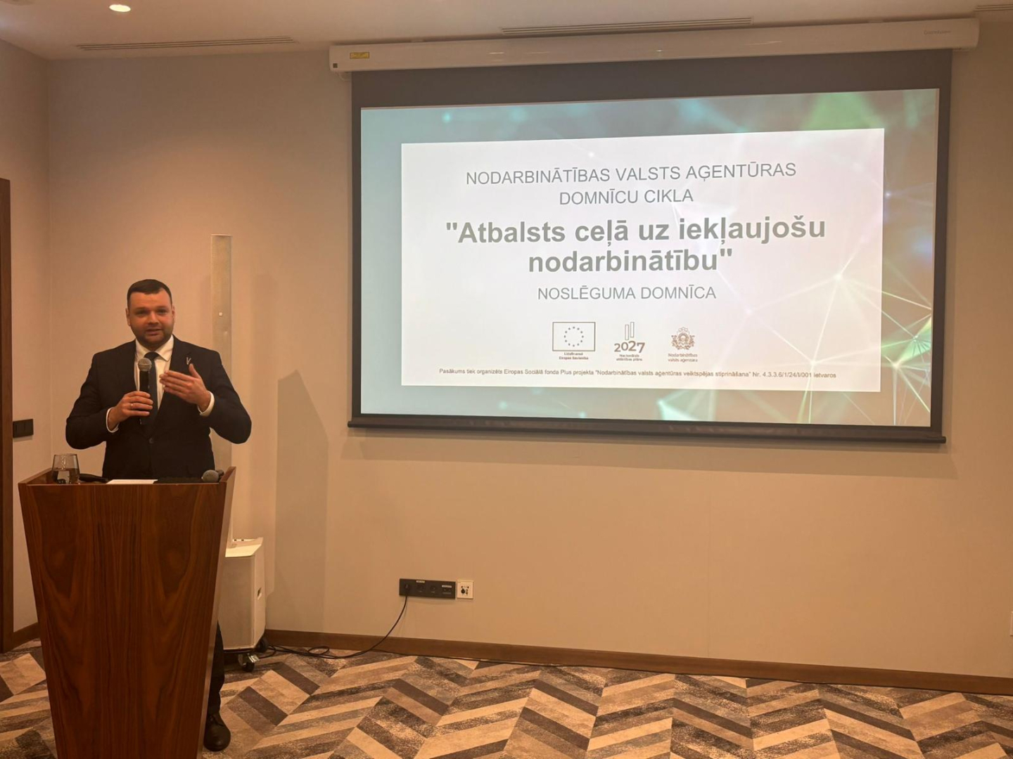 Grupas kopbilde no NVA un NVO domnīcas