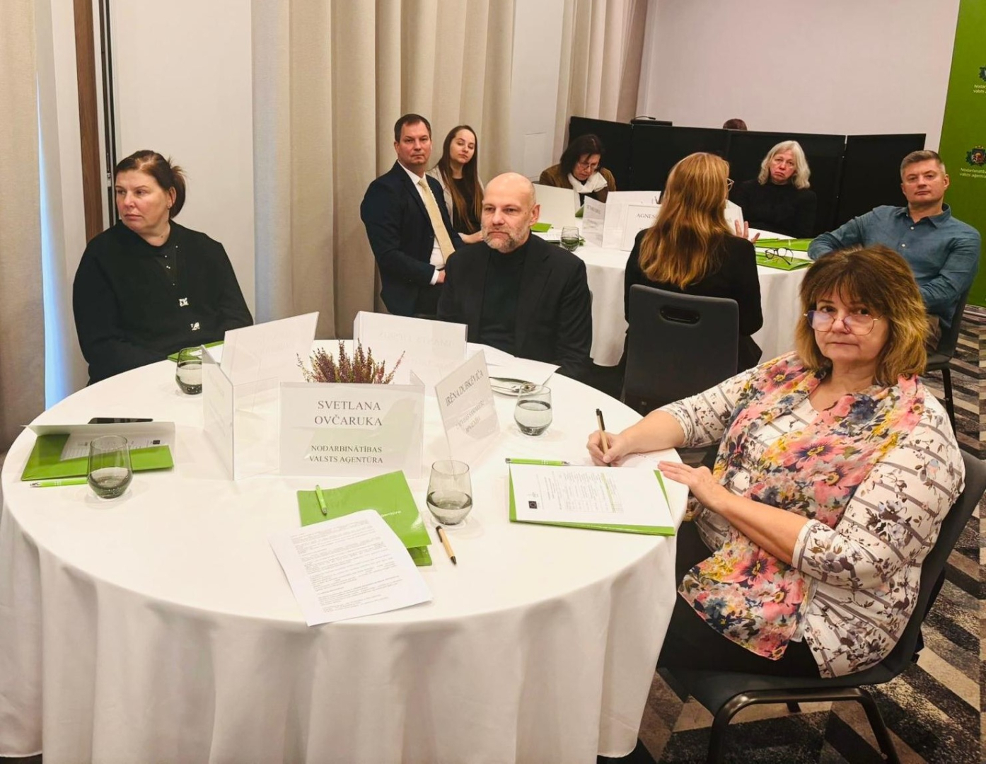 Grupas kopbilde no NVA un NVO domnīcas