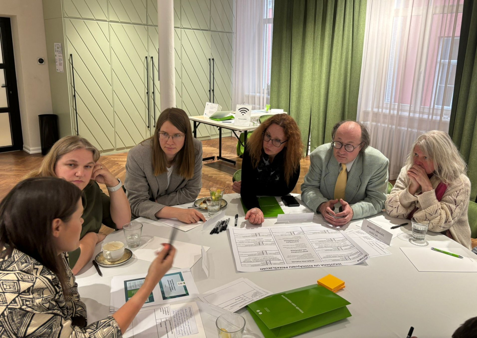 Grupas kopbilde no NVA un NVO domnīcas