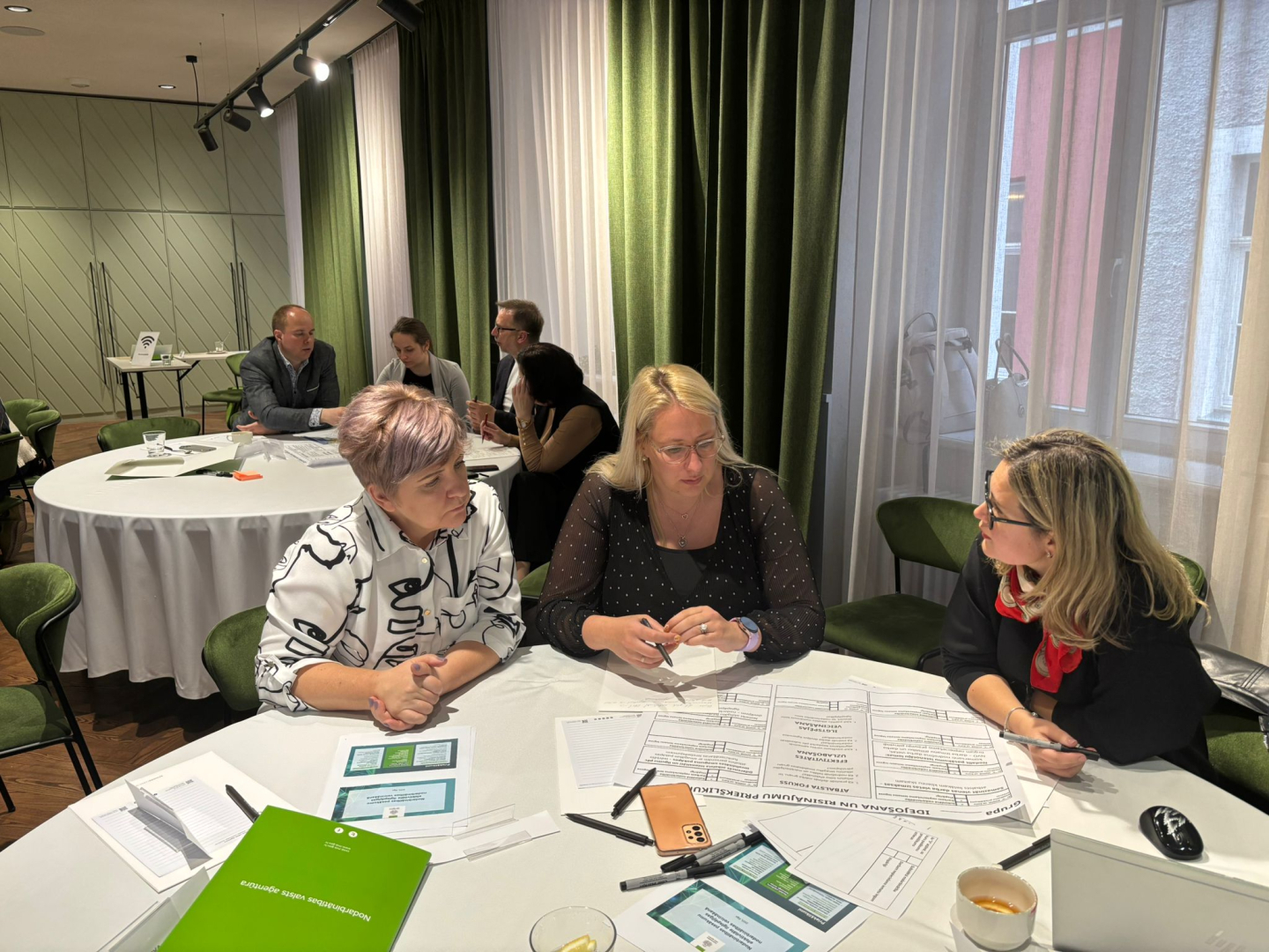 Grupas kopbilde no NVA un NVO domnīcas