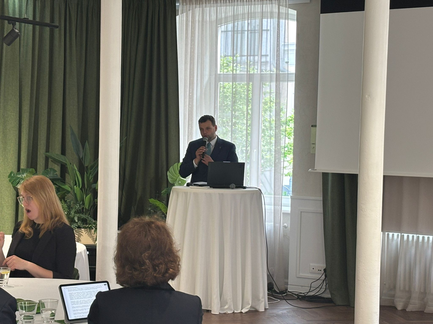 Grupas kopbilde no NVA un NVO domnīcas