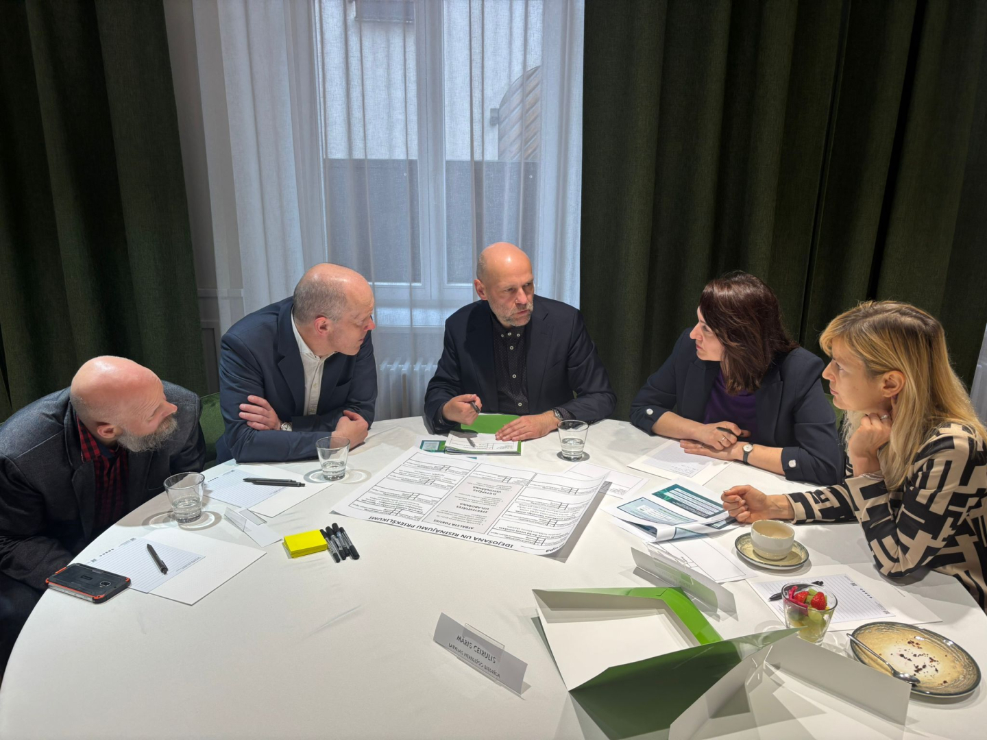 Grupas kopbilde no NVA un NVO domnīcas