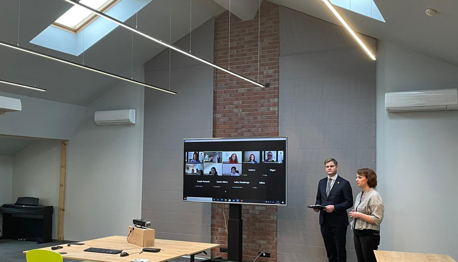 Foro: Labklājības ministrs Gatis Eglītis un NVA direktore Evita Simsone