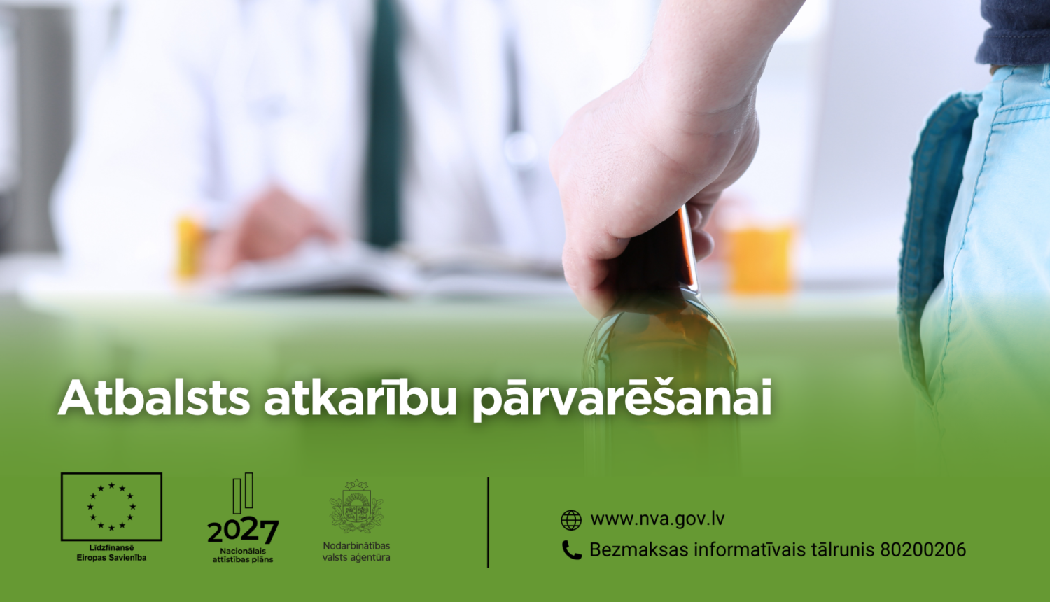 Attēlā redzams cilvēks, kurš tur pudeli, fonā ārsta figūra. Apakšā ir teksts 'Atbalsts atkarību pārvarēšanai',  projekta un NVA logo. Apraksts zem attēla.