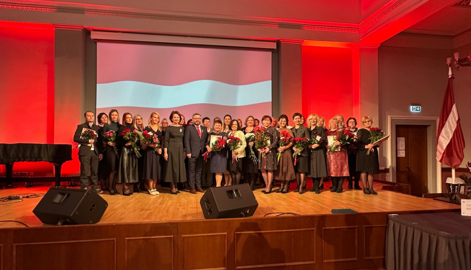 Kopbilde "NVA godina izcilākos darbiniekus"