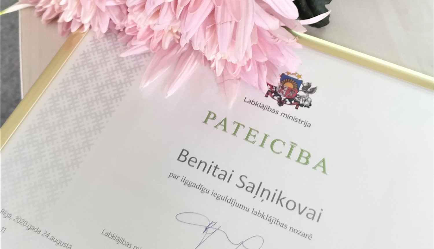 Foto: NVA Ventspils filiāles vadītājai Benitai Saļņikovai pasniegts Labklājības ministrijas Pateicības raksts par ilggadīgu ieguldījumu labklājības nozarē