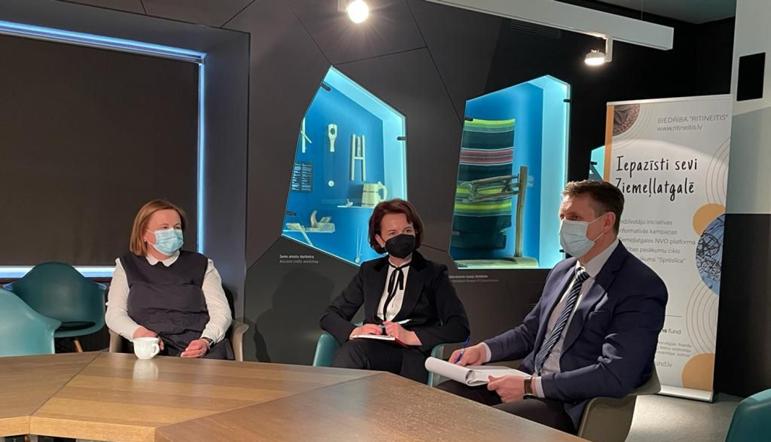 NVA direktore Evita Simsone un Nodarbinātības valsts aģentūras Balvu filiāles vadītāja Sandra Kindzule  tiekas ar Balvu novada uzņēmējiem un biedrību pārstāvjiem