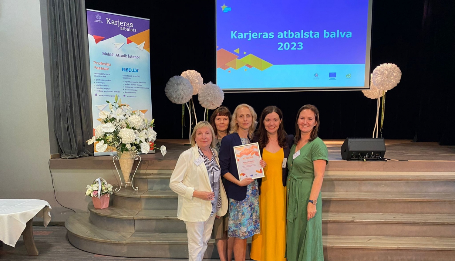 NVA karjeras konsultantei Agnesei Metuzālei pasniegts Karjeras atbalsta balvas Atzinības raksts
