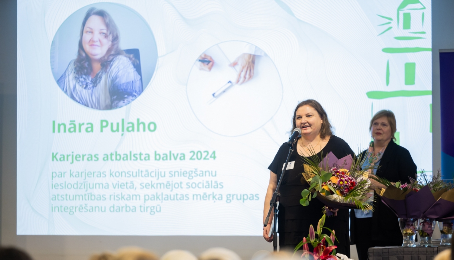 NVA karjeras konsultantei Inārai Puļaho pasniegts Karjeras atbalsta balvas Atzinības raksts