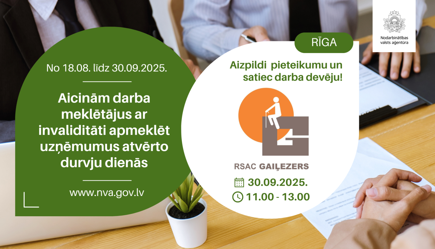 Plakāts. Atvērto durvju dienas uzņēmumos personām ar invaliditāti (18.08.–30.09.2025). Rīga: tikšanās ar darba devēju — “DigiFix” 16.09.2025 plkst. 14.00–16.00. Aicinājums aizpildīt pieteikumu. Fonā cilvēki pie galda, uz kura novietoti dokumenti un CV. Redzami NVA un “DigiFix” logotipi; norādīta vietne www.nva.gov.lv