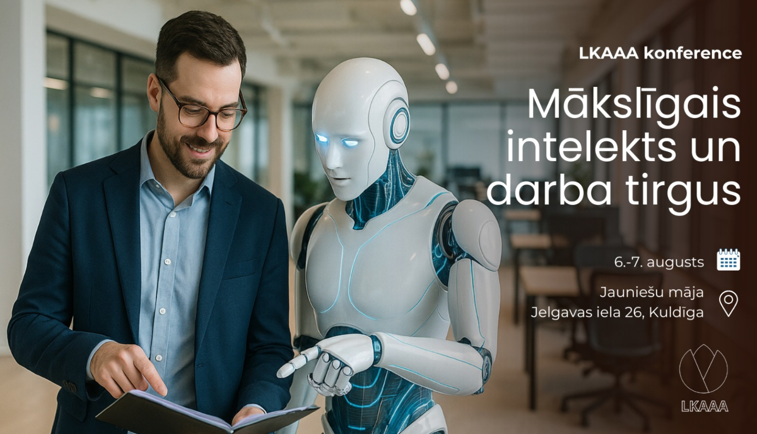 Attēlā redzams vīrietis uzvalkā un humanoīds robots, kas birojā kopīgi aplūko dokumentu; redzams arī teksts par LKAAA konferenci “Mākslīgais intelekts un darba tirgus”, kas norisināsies 6.–7. augustā Kuldīgā, Jelgavas ielā 26.