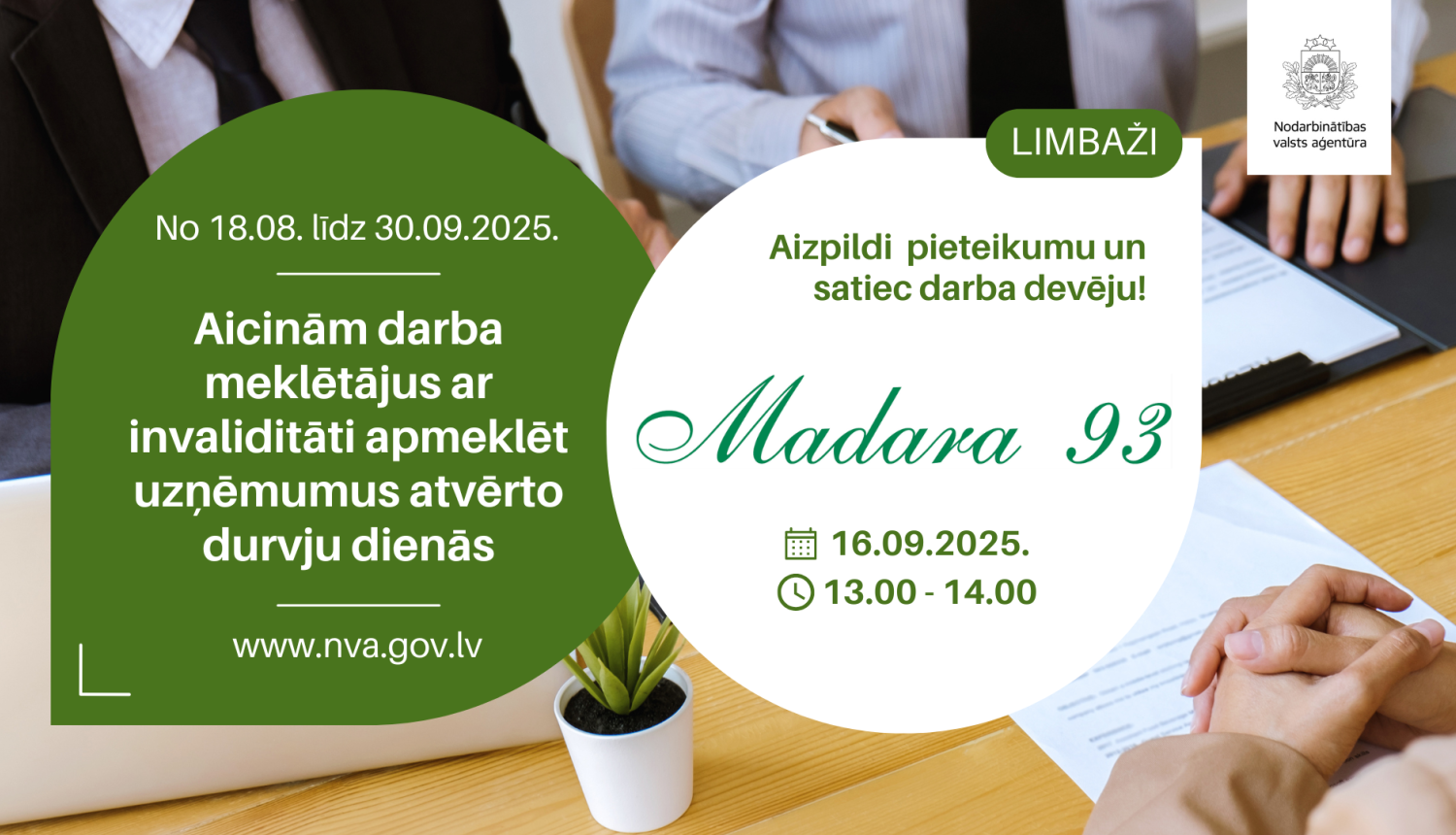 Plakāts. Atvērto durvju dienas uzņēmumos personām ar invaliditāti (18.08.–30.09.2025). Rīga: tikšanās ar darba devēju — VSIA “Traumatoloģijas un ortopēdijas slimnīca” (TOS) 09.09.2025 plkst. 11.00–13.00. Aicinājums aizpildīt pieteikumu. Fonā cilvēki pie galda uz kura novietoti dokumenti un CV. 