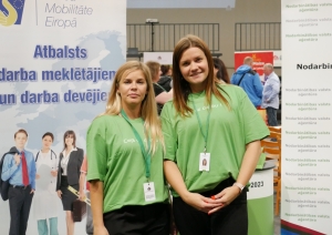 Daugavpils Olimpiskā centra Lielajā zālē darba meklētāji satikās ar darba devējiem